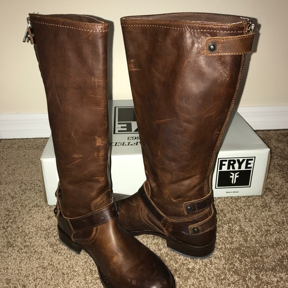 Frye Veronica Back ZIP Boot - Picture 7 of 8
